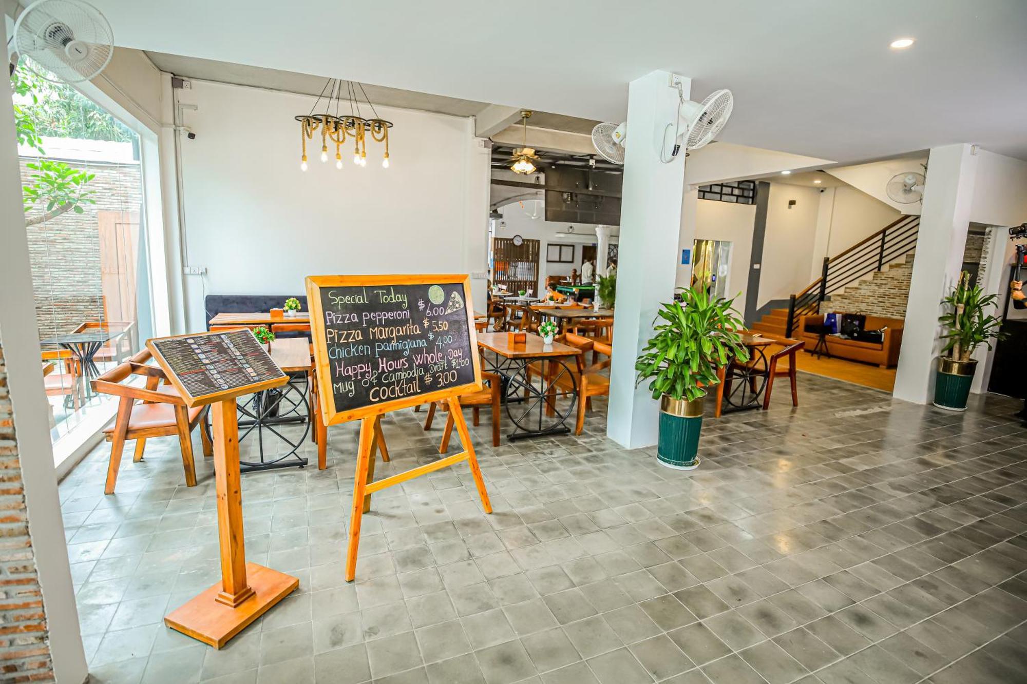 Bliss & Beats Hostel Πνομ Πενχ Εξωτερικό φωτογραφία